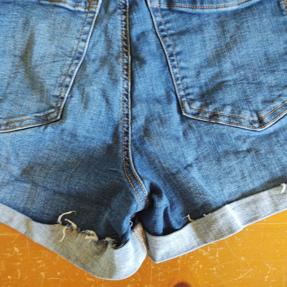 AEROPOSTALE SUPER HIGH RISECURVY MIDI SIZE 2 BUTTON FLY 5 POCKET CUFFED SHORTS - Picture 5 of 5